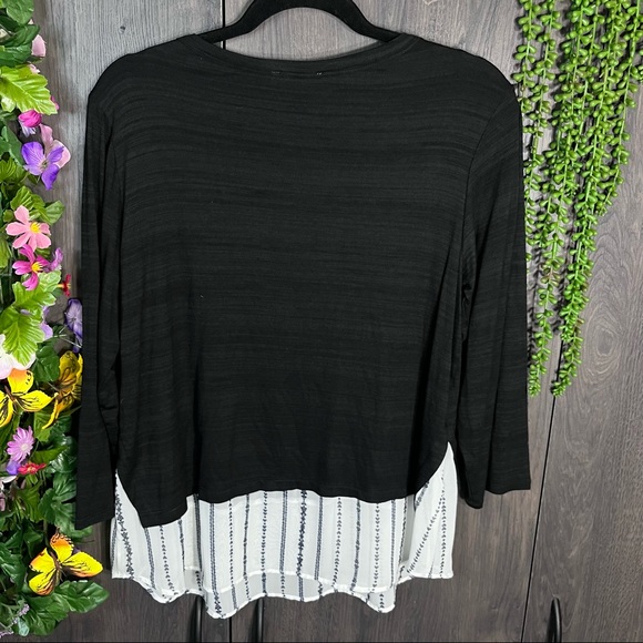 💙2/$40💙Status by Chenault Printed Tiered Blouse Size Medium - Picture 12 of 16